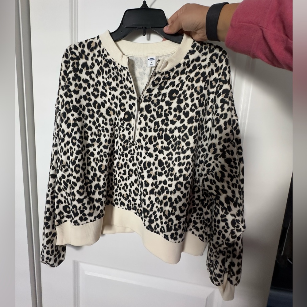 Old Navy women’s cheetah sweatshirt